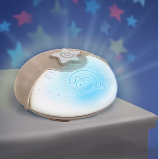 Lámpara proyector Infantino y mesita noche en tienda Cool Dreams